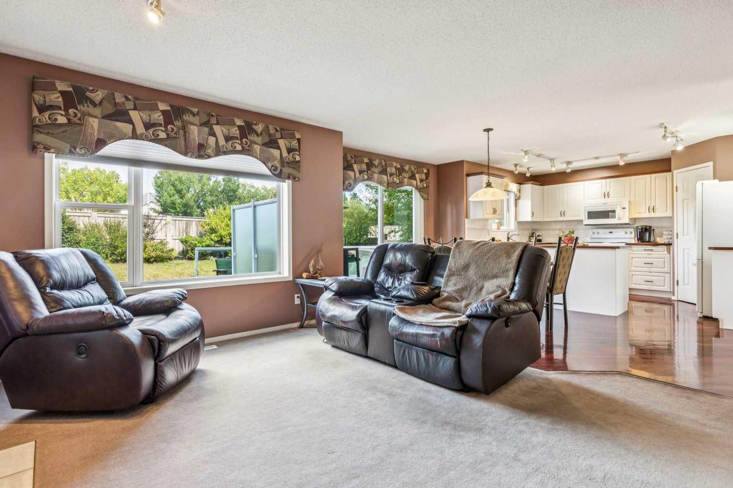 40 Country Hills Bay NW