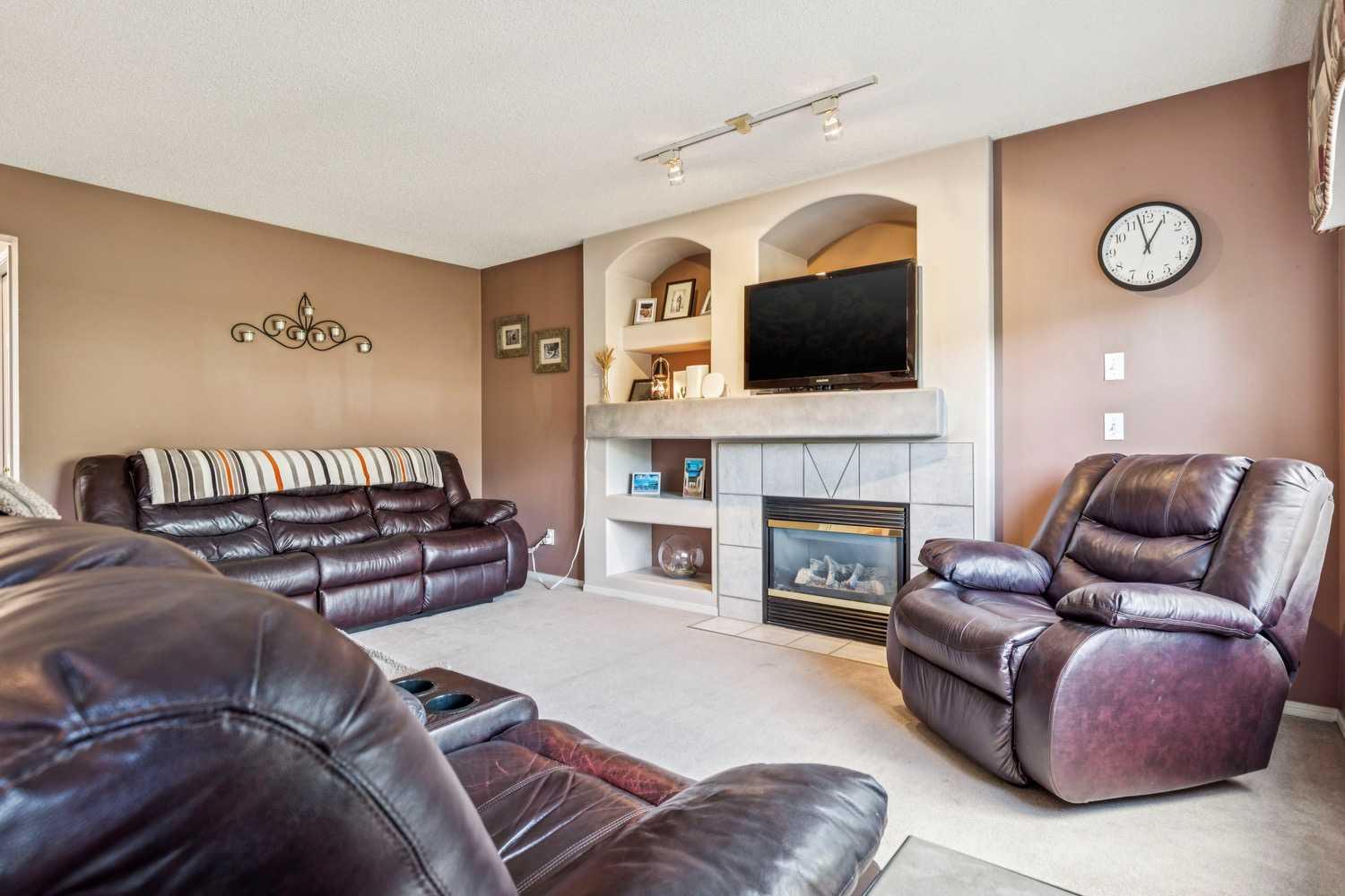 40 Country Hills Bay NW