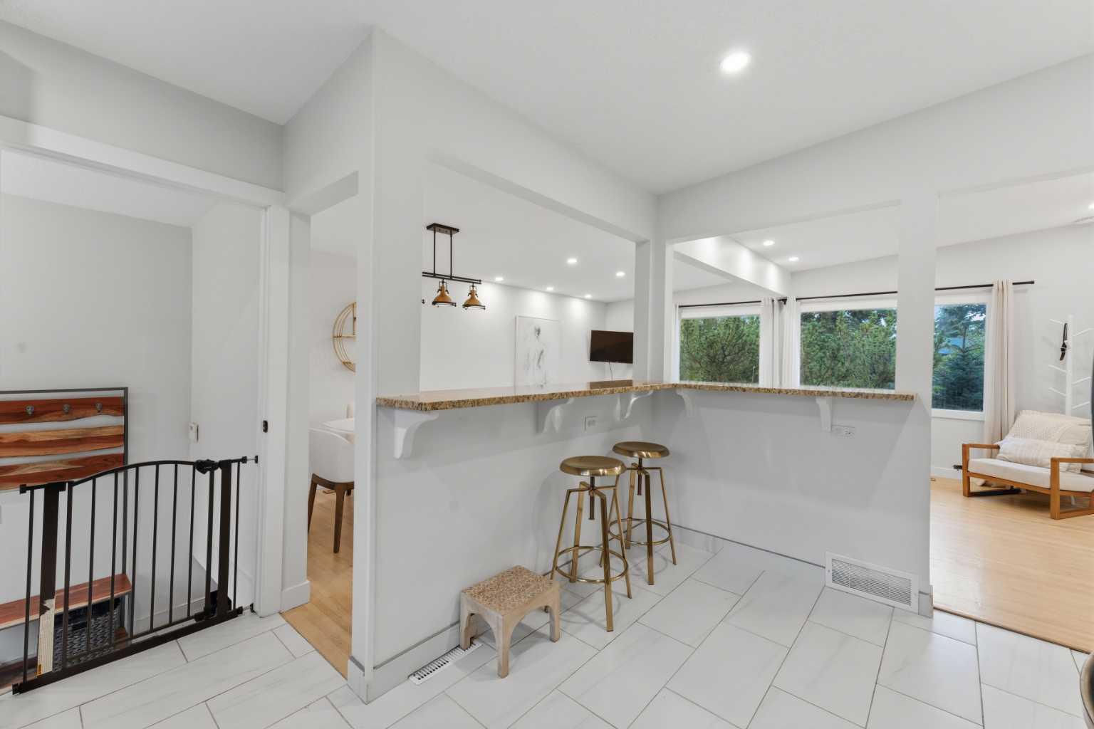 5316 La Salle Crescent SW