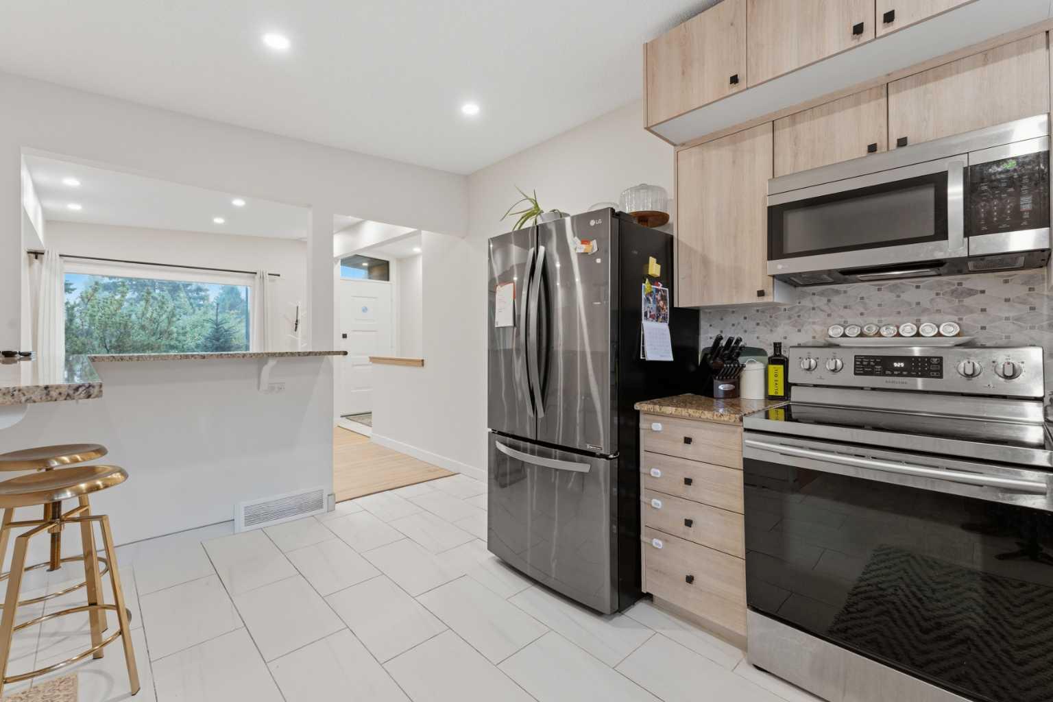 5316 La Salle Crescent SW