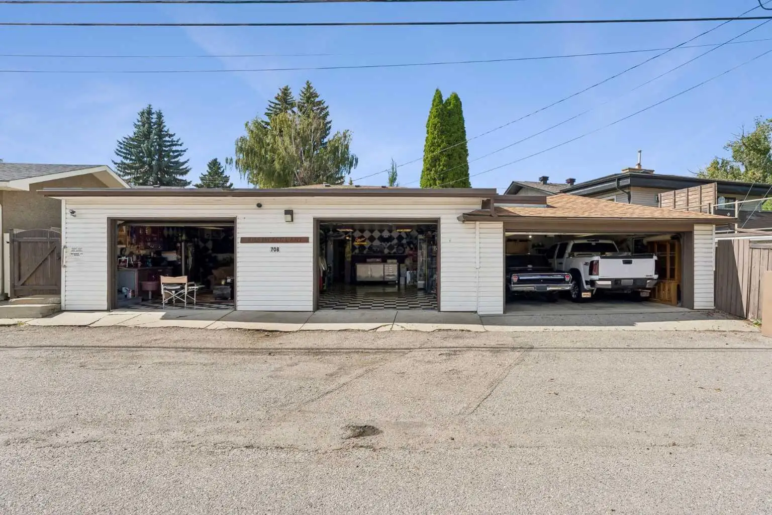 708 Lake Bonavista Drive SE