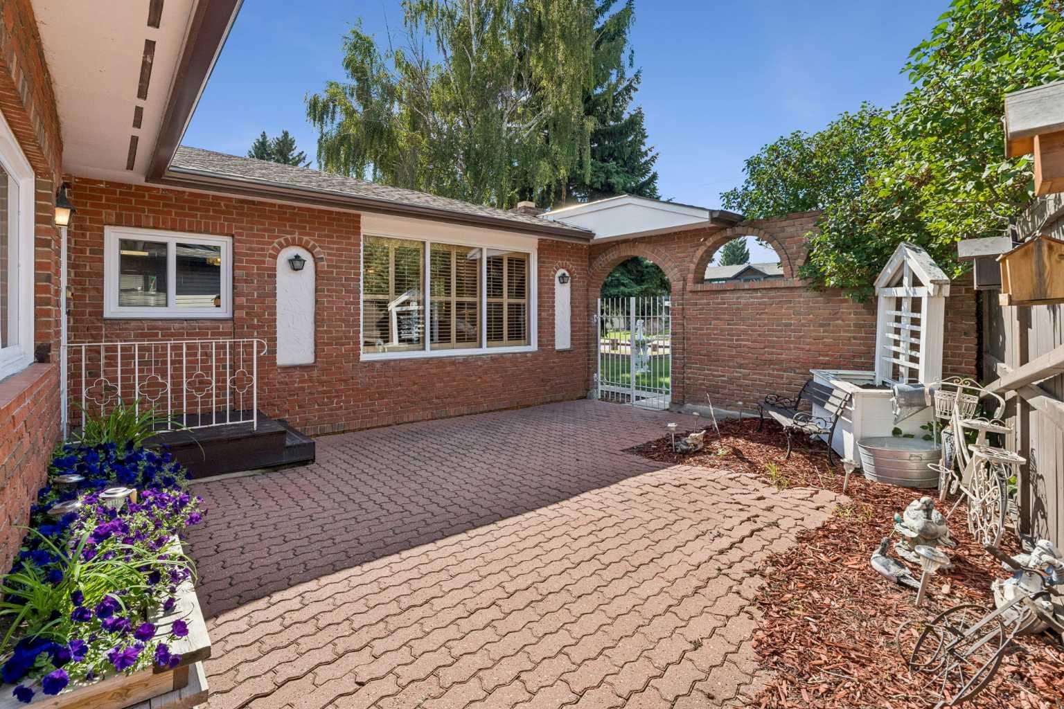 708 Lake Bonavista Drive SE