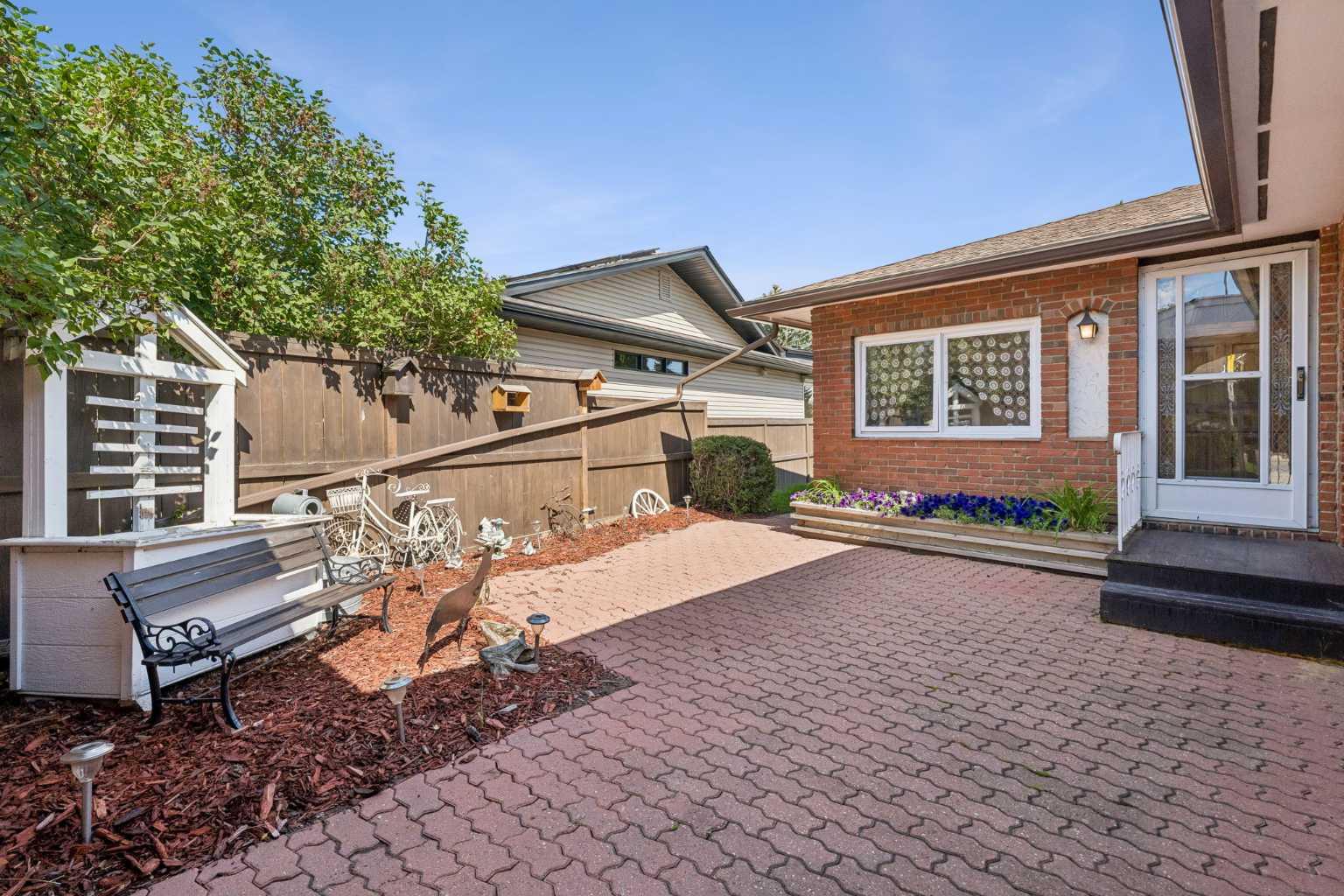 708 Lake Bonavista Drive SE