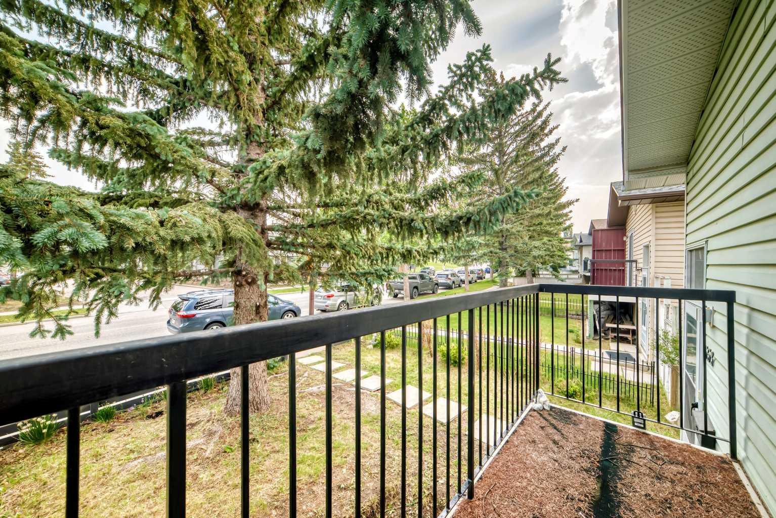 553 Macewan Drive NW