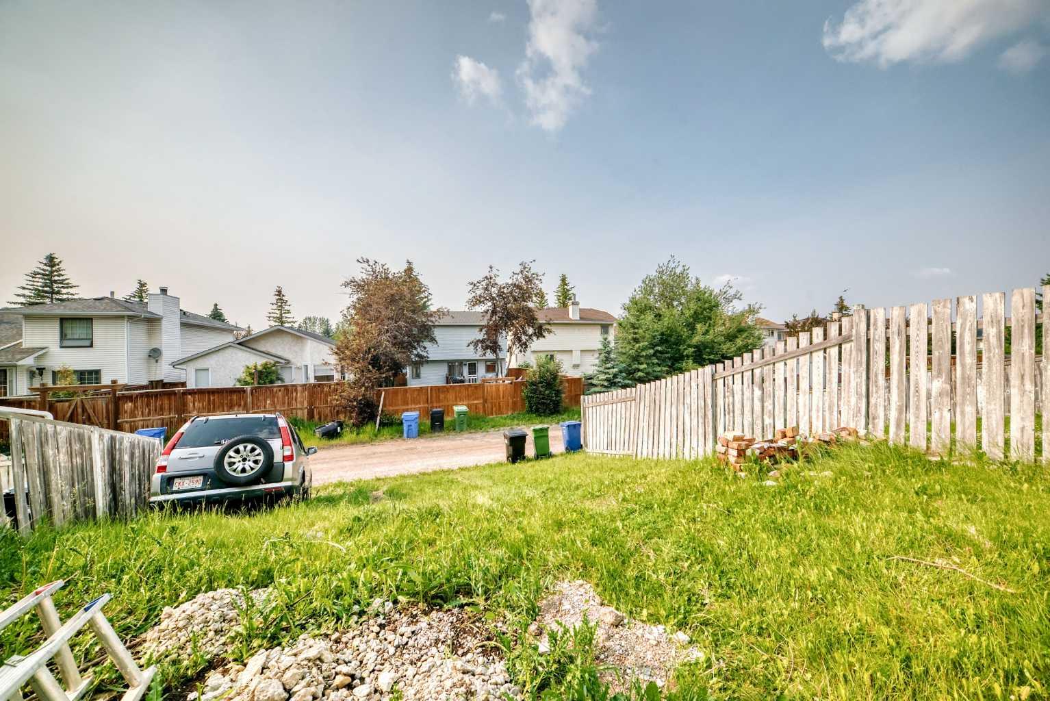 553 Macewan Drive NW