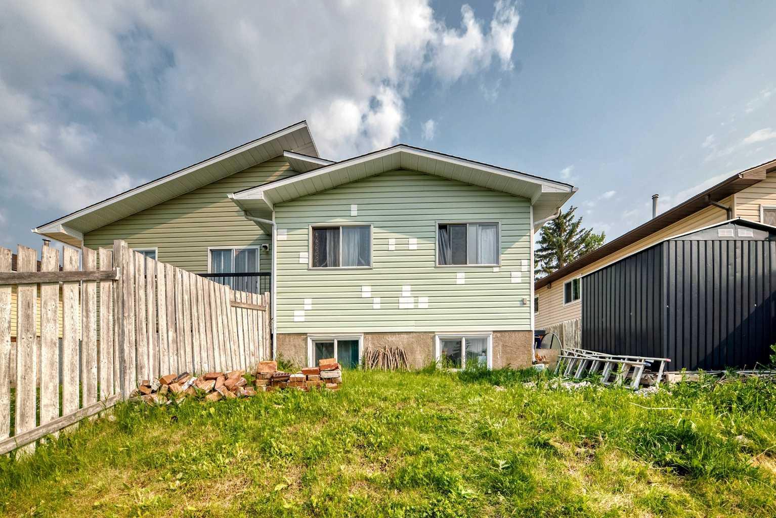 553 Macewan Drive NW