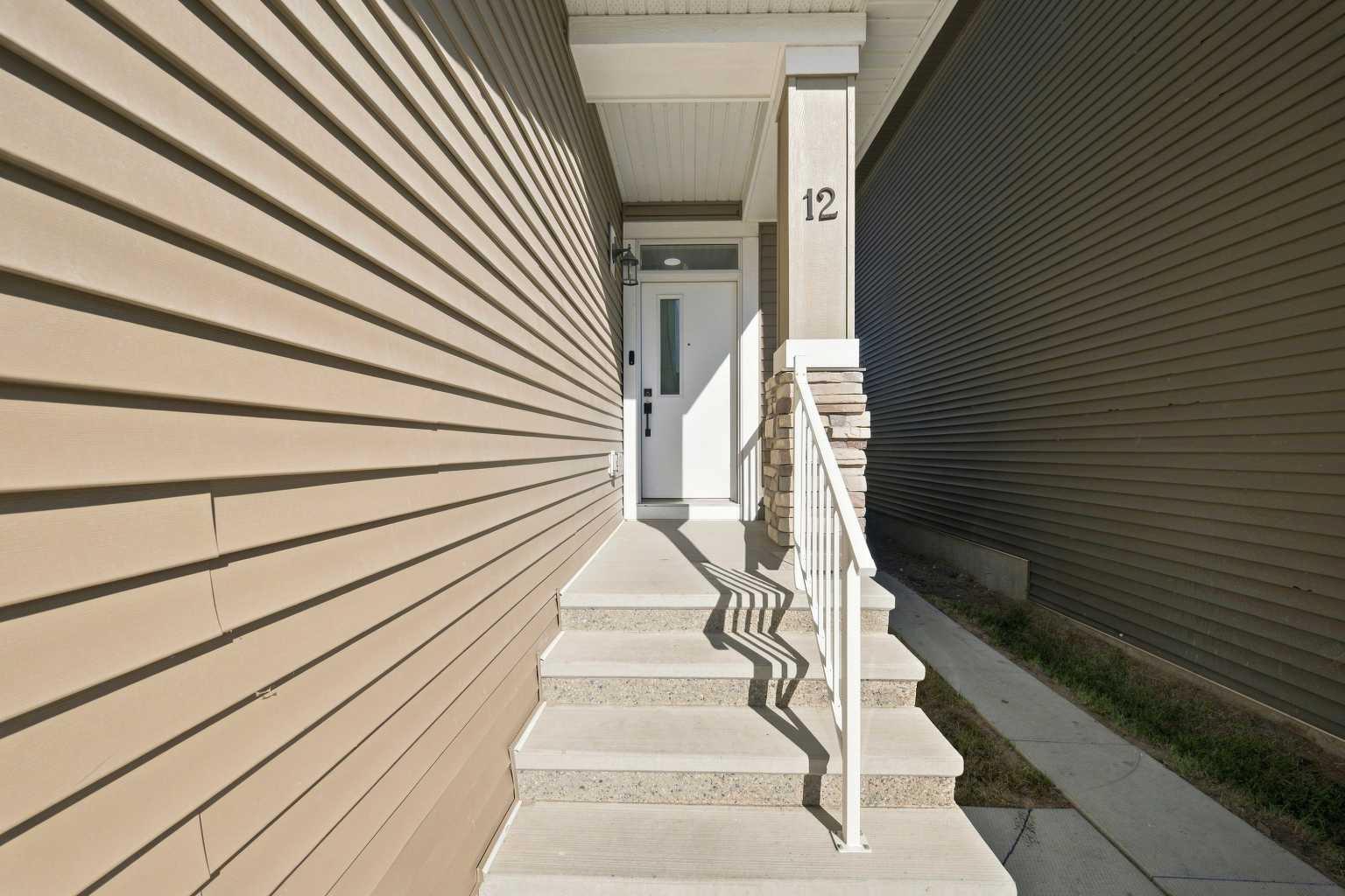 12 Corner Glen Row NE