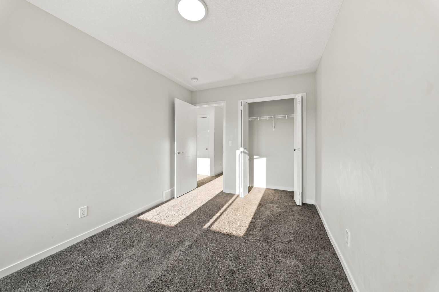 12 Corner Glen Row NE