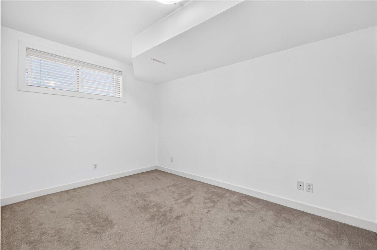 60 Everoak Close SW