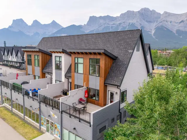 102, 1106 Bow Valley Trail  