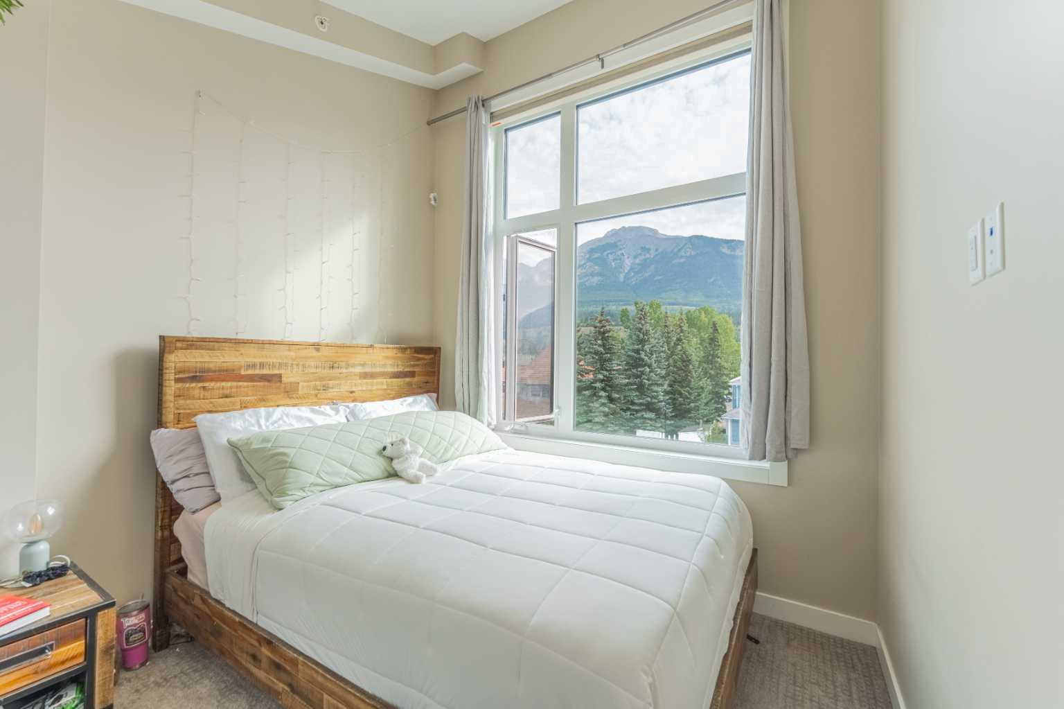 102, 1106 Bow Valley Trail  