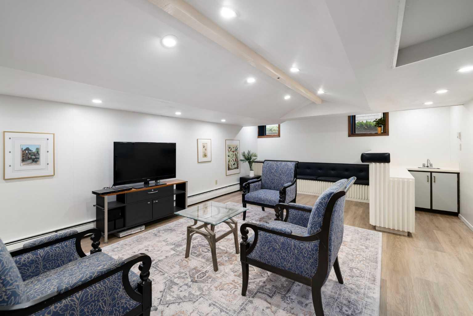 342 Superior Avenue SW