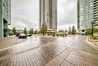 1207, 77 Spruce Place SW