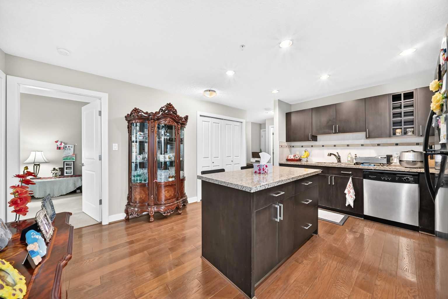 1207, 77 Spruce Place SW