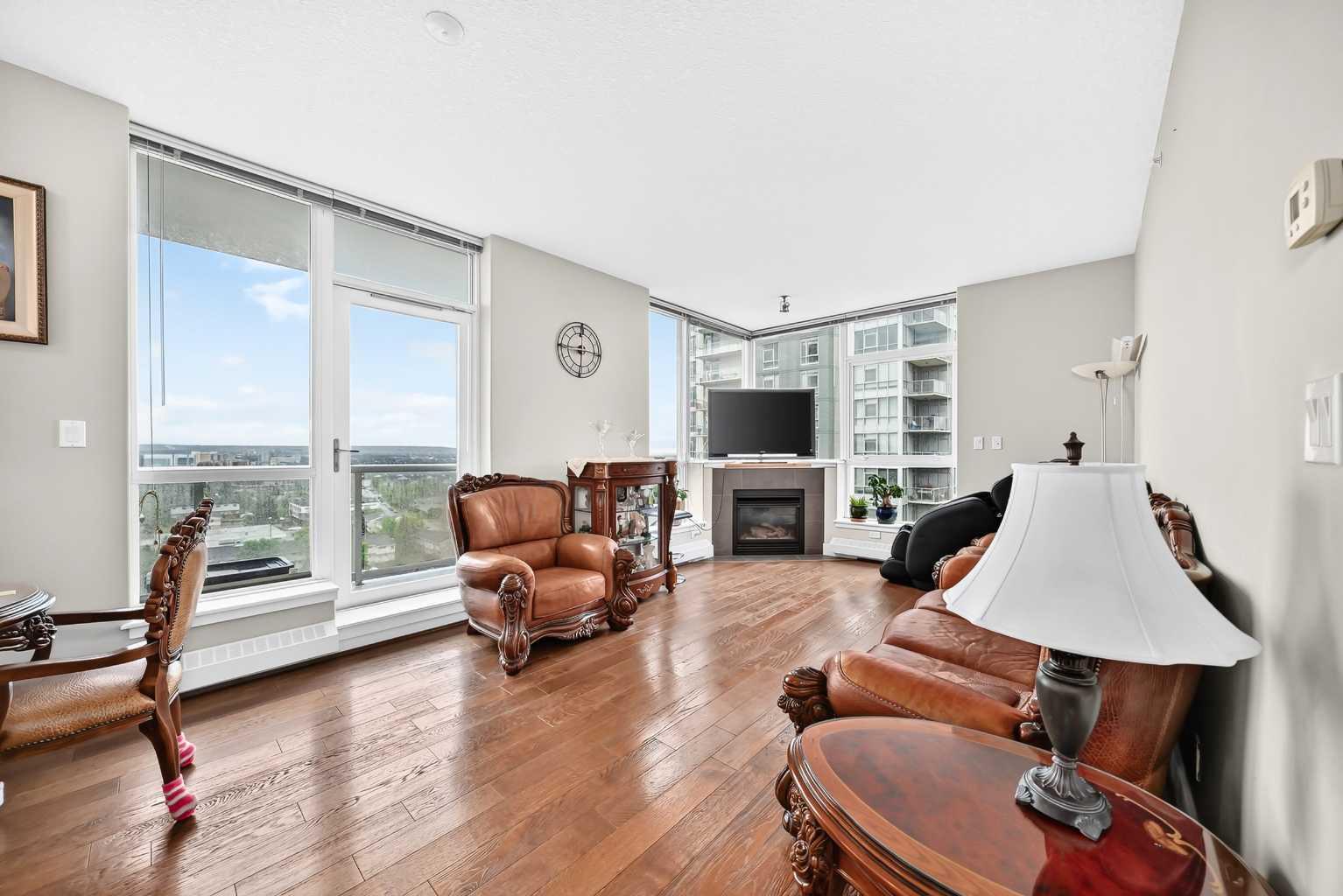 1207, 77 Spruce Place SW