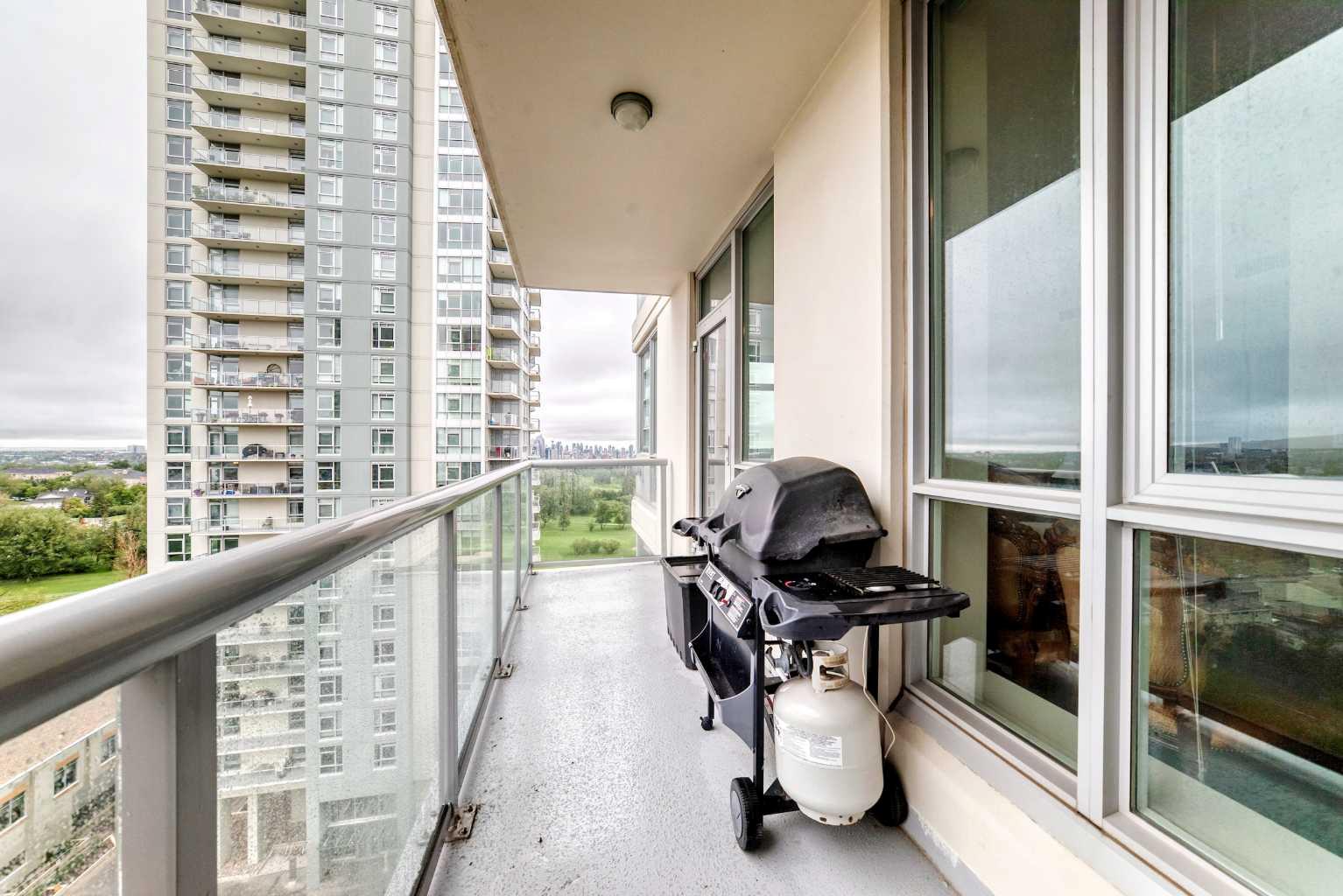 1207, 77 Spruce Place SW