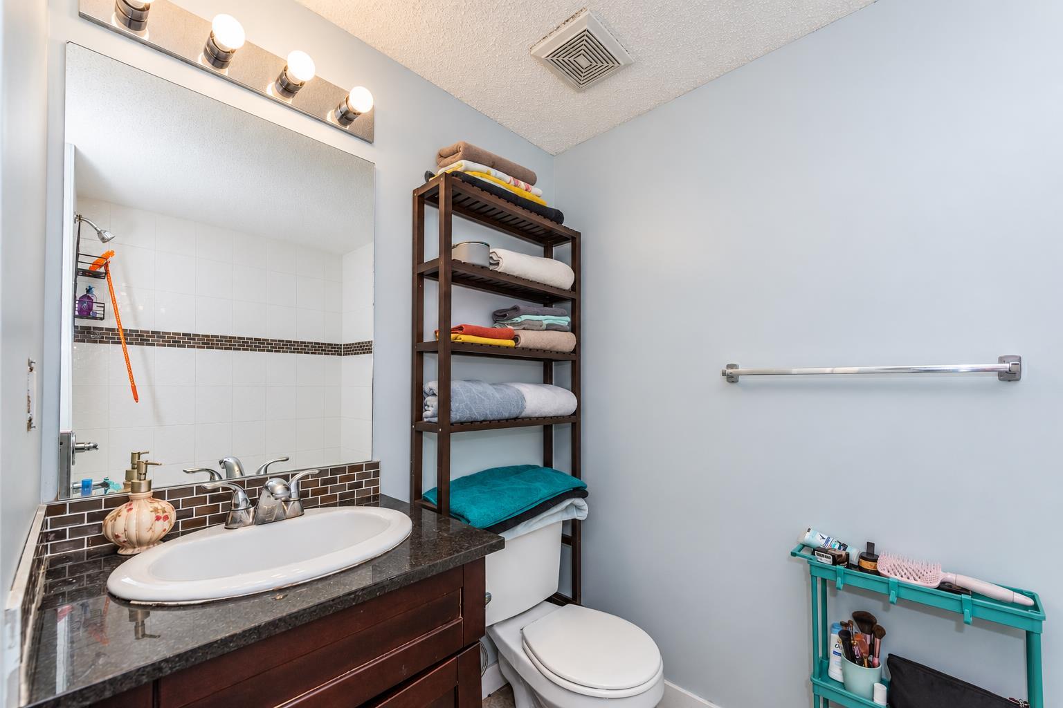 8112, 403 Mackenzie Way SW