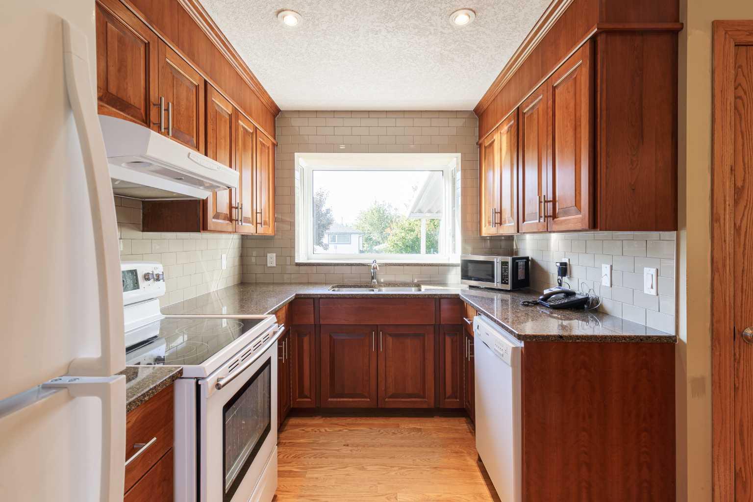 346 Rundleview Drive NE