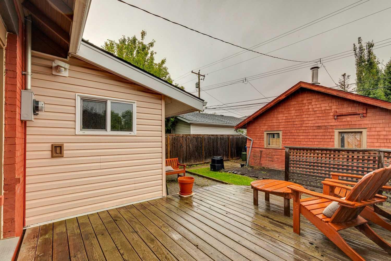 2003 26A Street SW