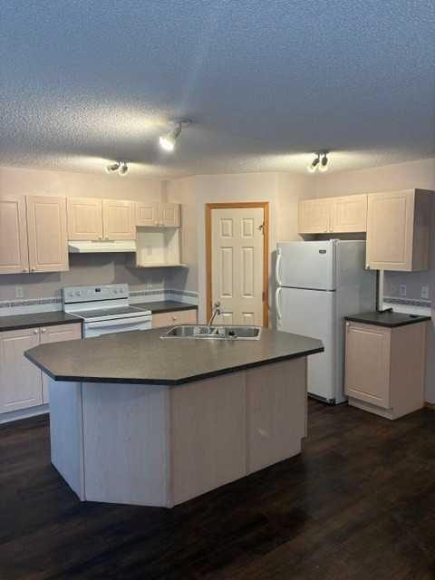 140 Tuscany Ridge View NW