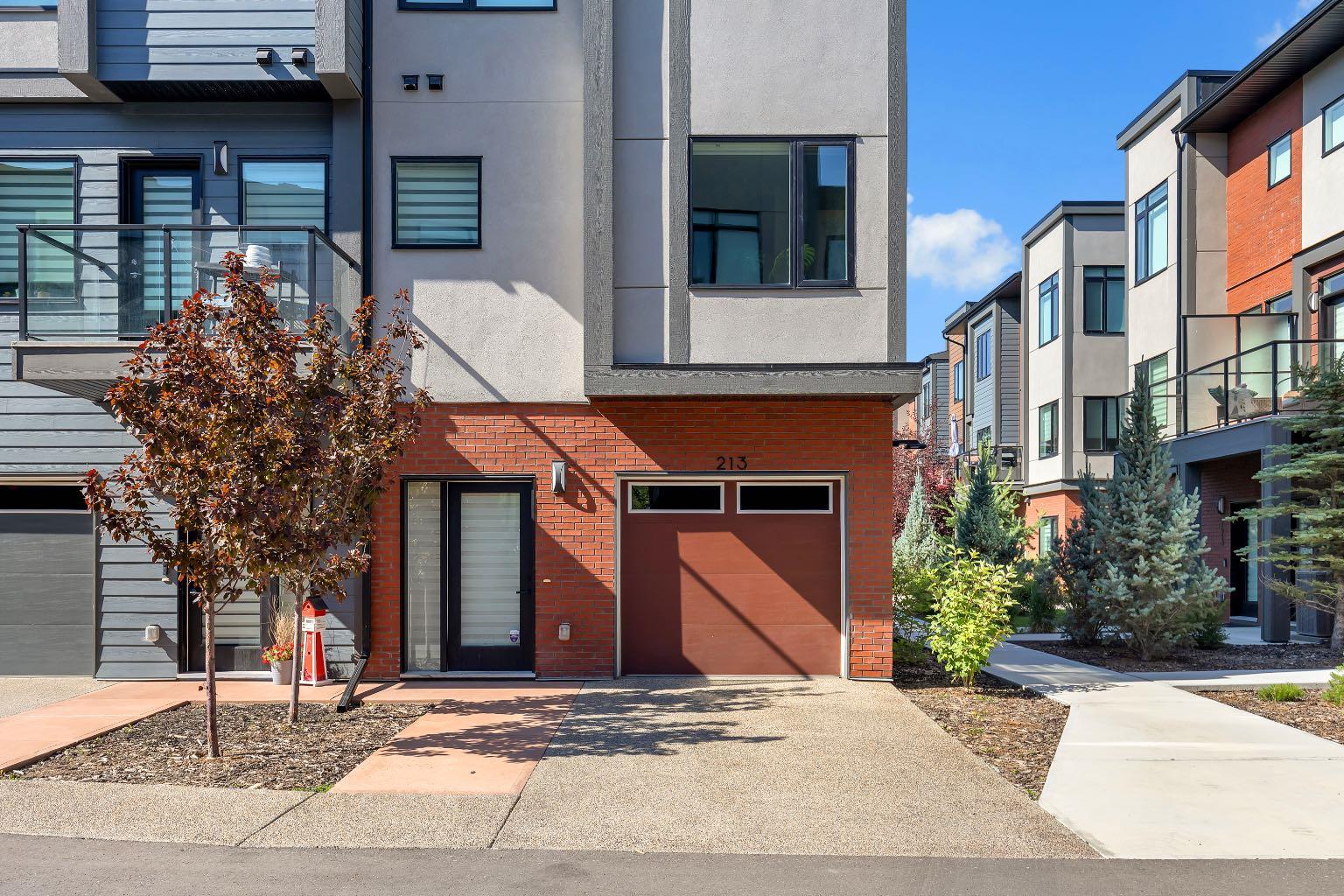 213 Greenbriar Common NW