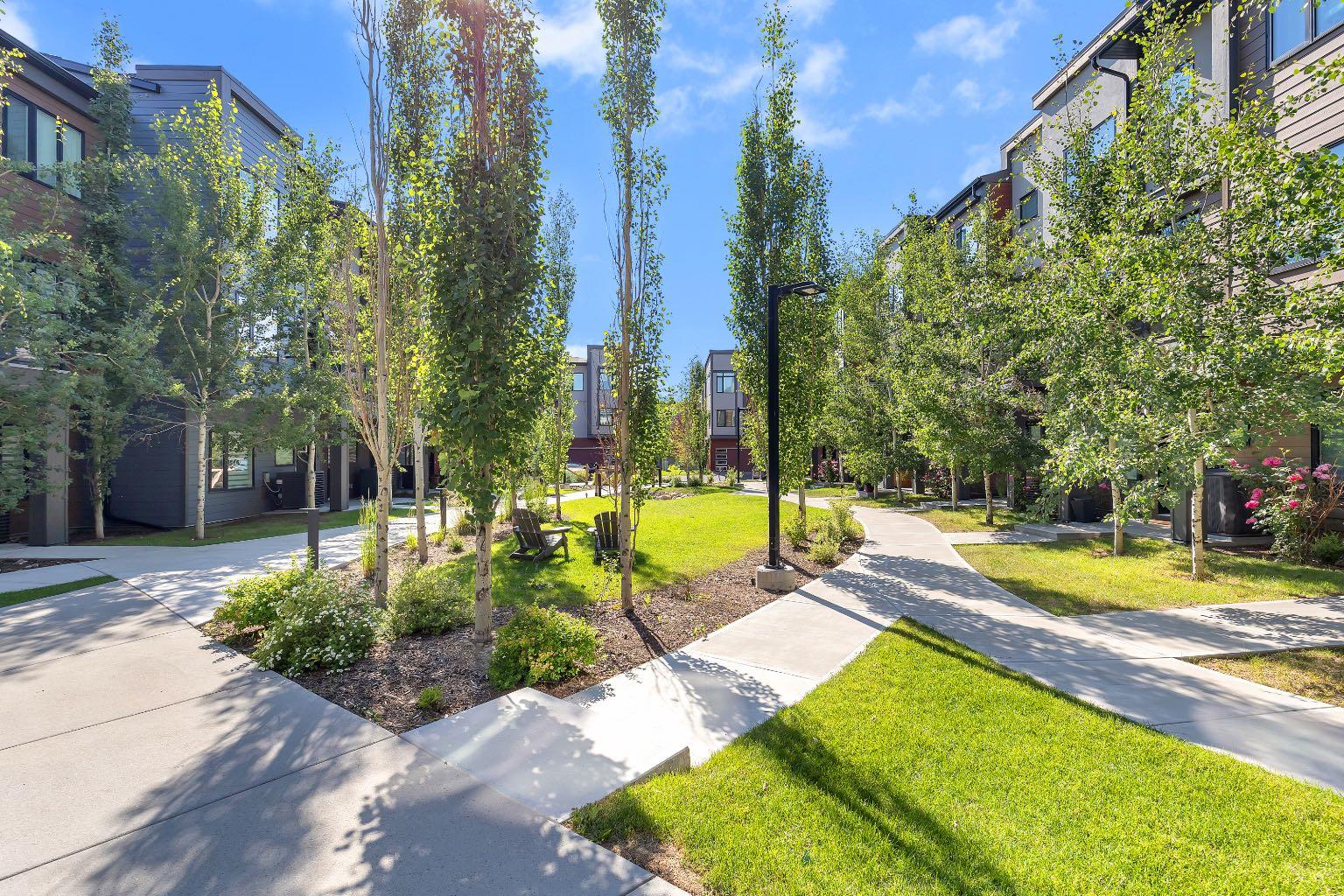 213 Greenbriar Common NW