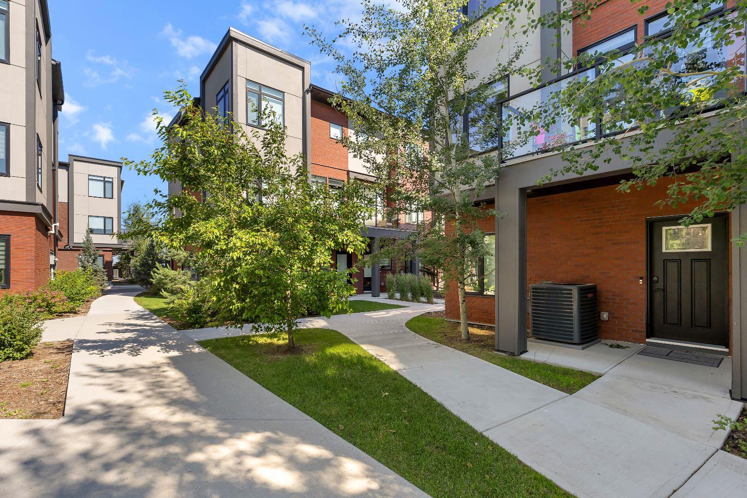 213 Greenbriar Common NW