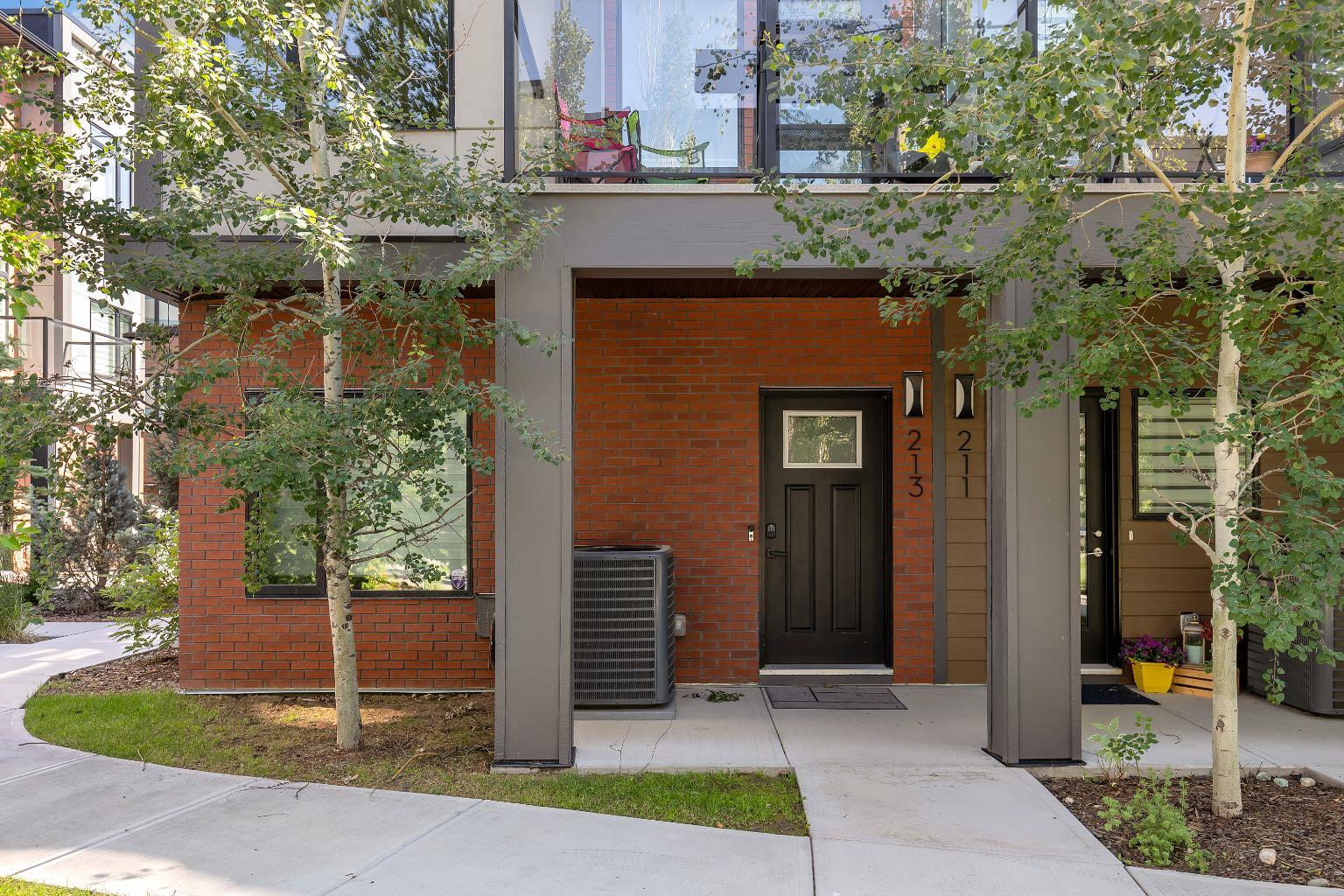 213 Greenbriar Common NW