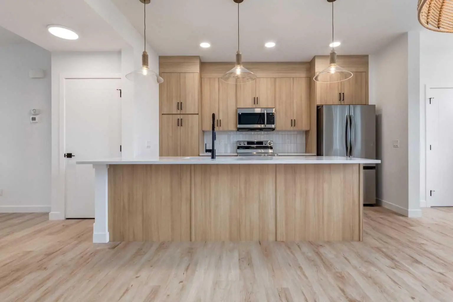 2401 Creeker Lane 