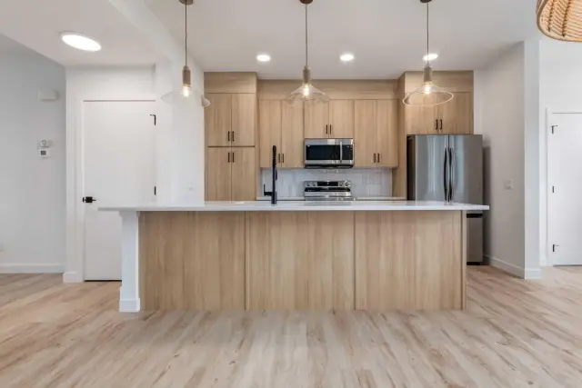 2401 Creeker Lane