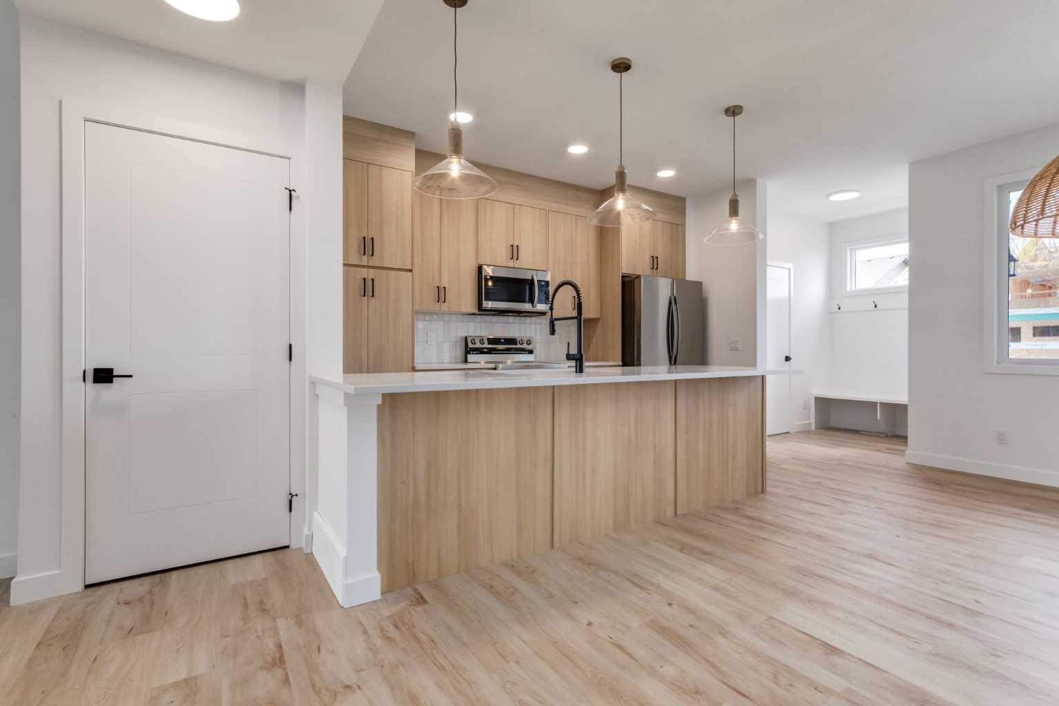 2401 Creeker Lane 