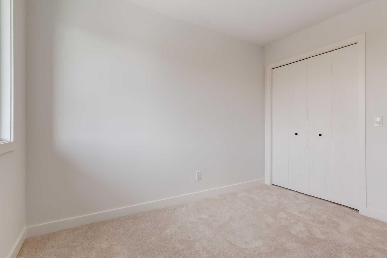 2401 Creeker Lane 