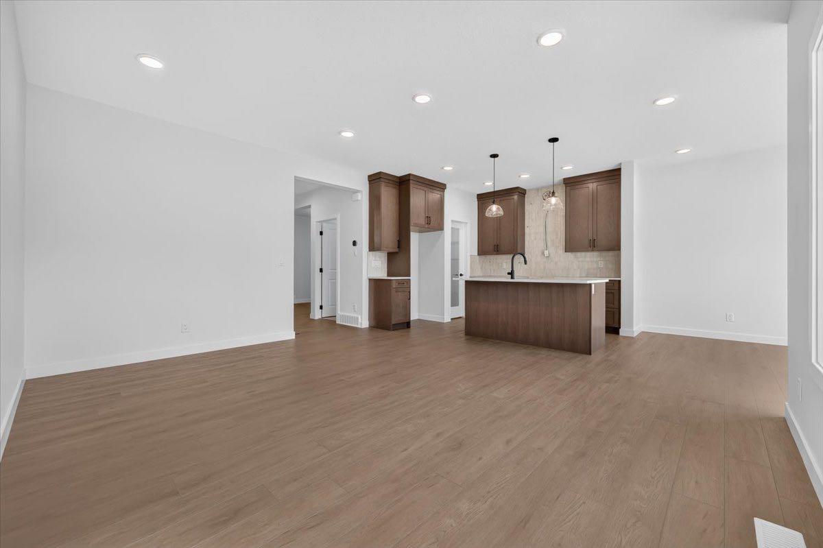13 Emberside Grove 
