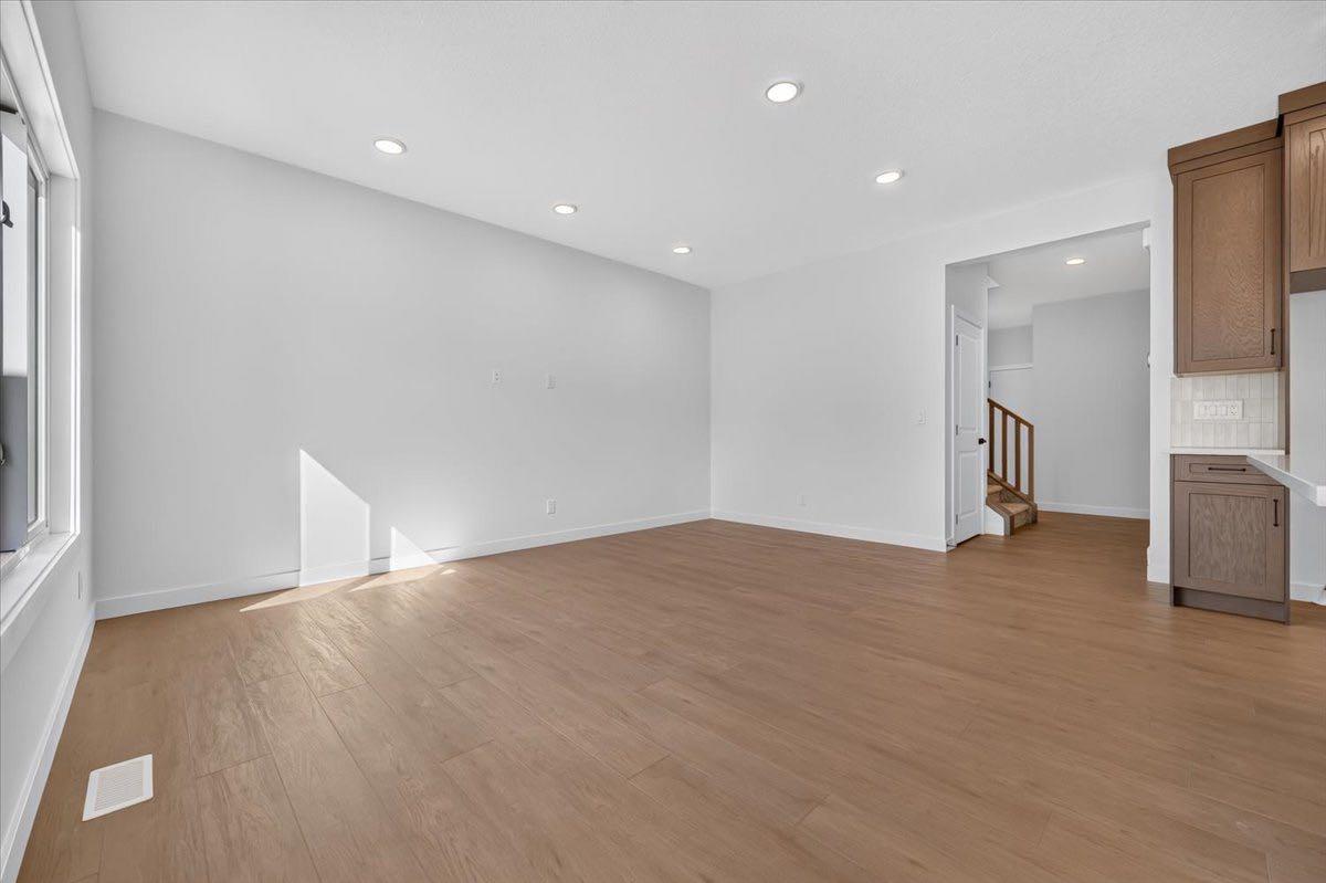 13 Emberside Grove 