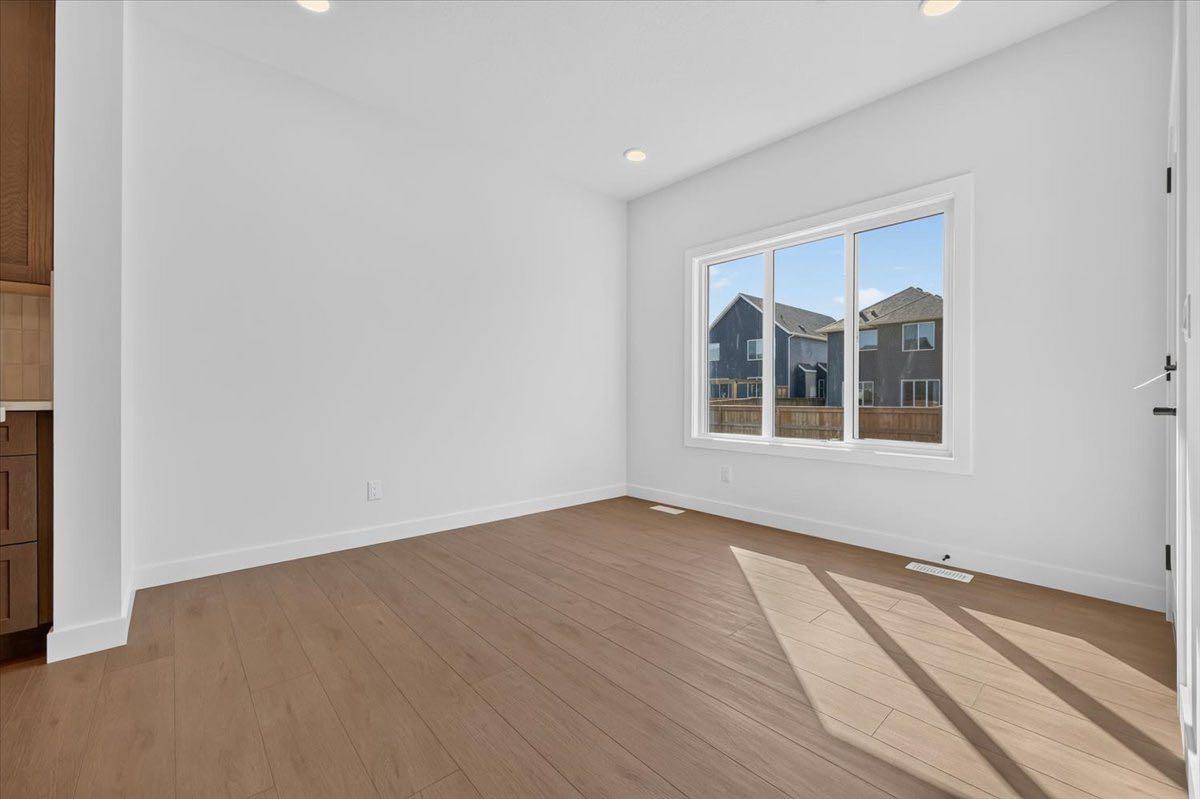 13 Emberside Grove 