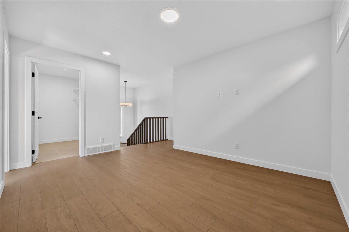 13 Emberside Grove 