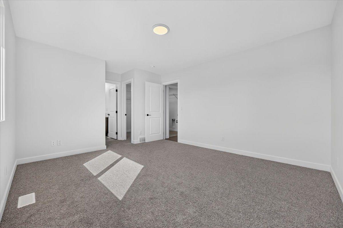 13 Emberside Grove 