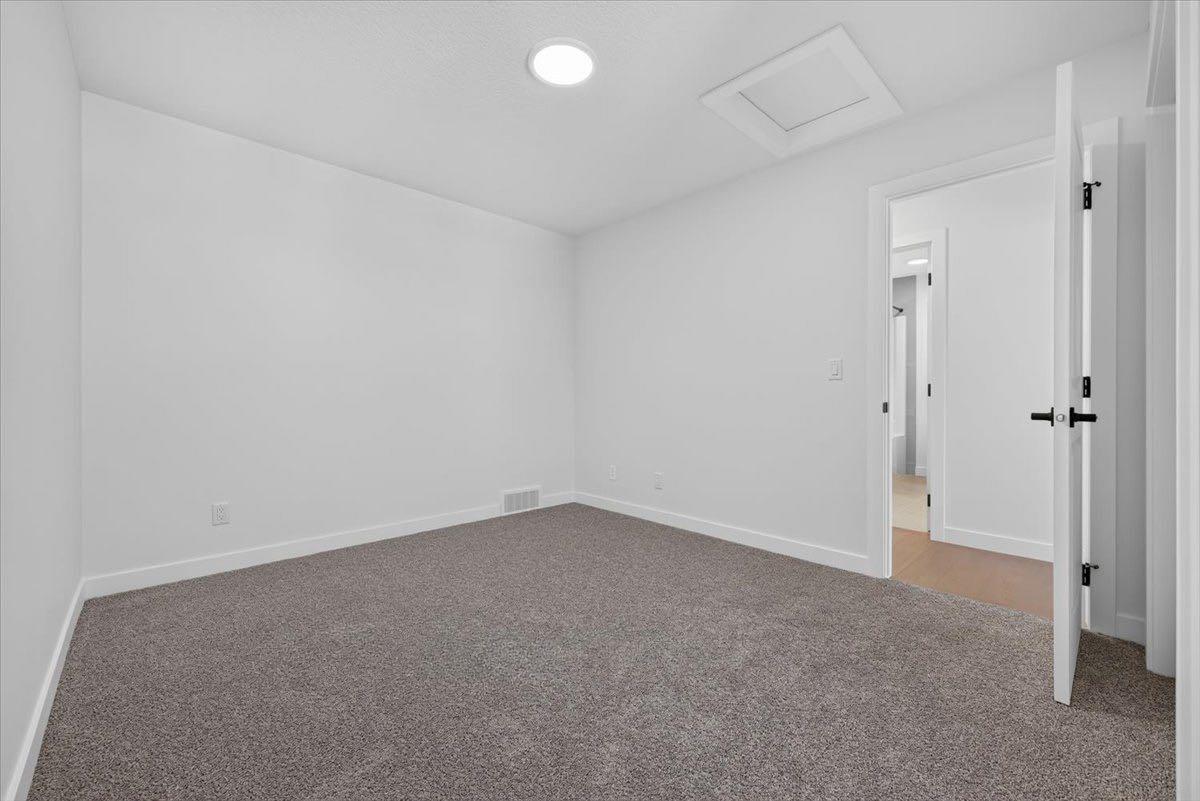 13 Emberside Grove 