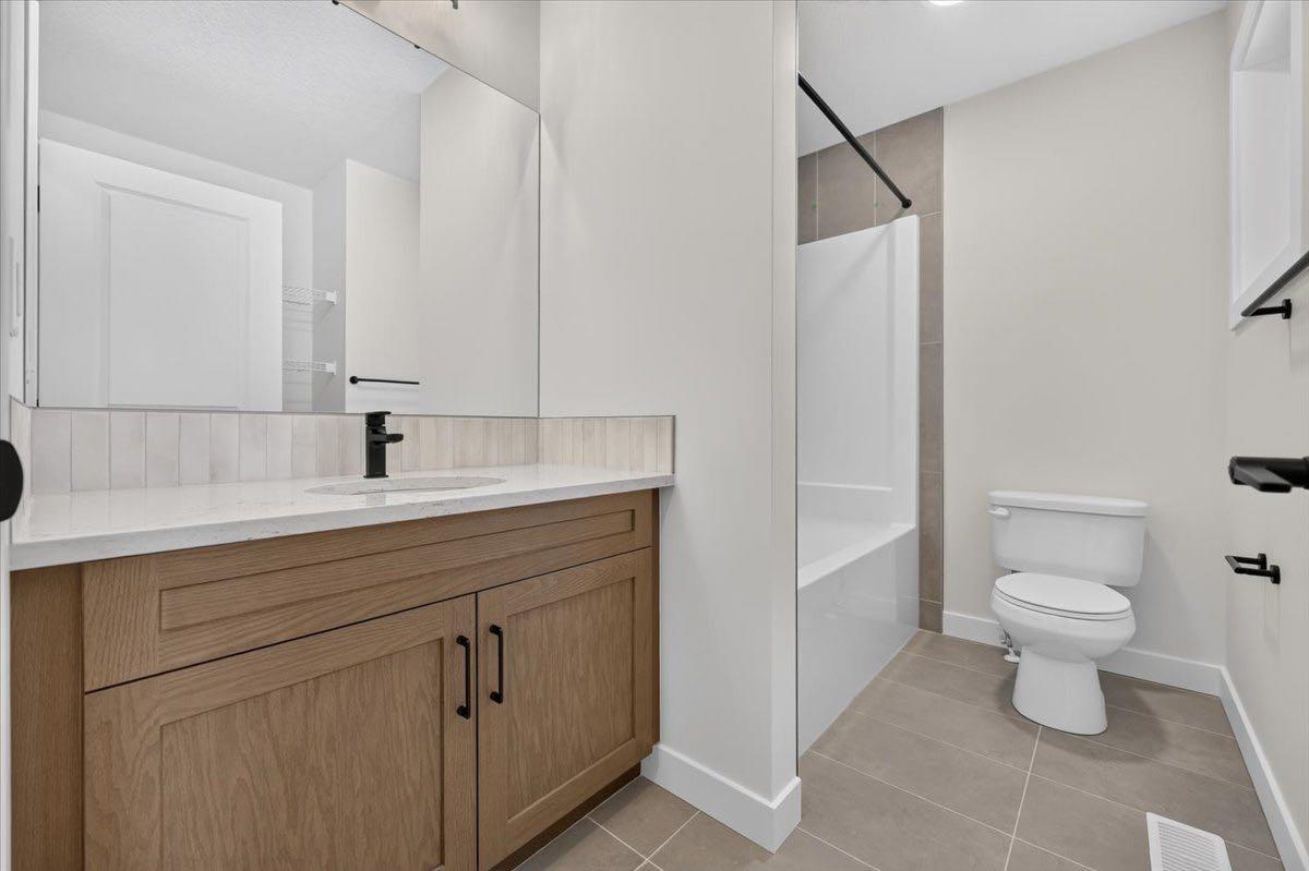 13 Emberside Grove 