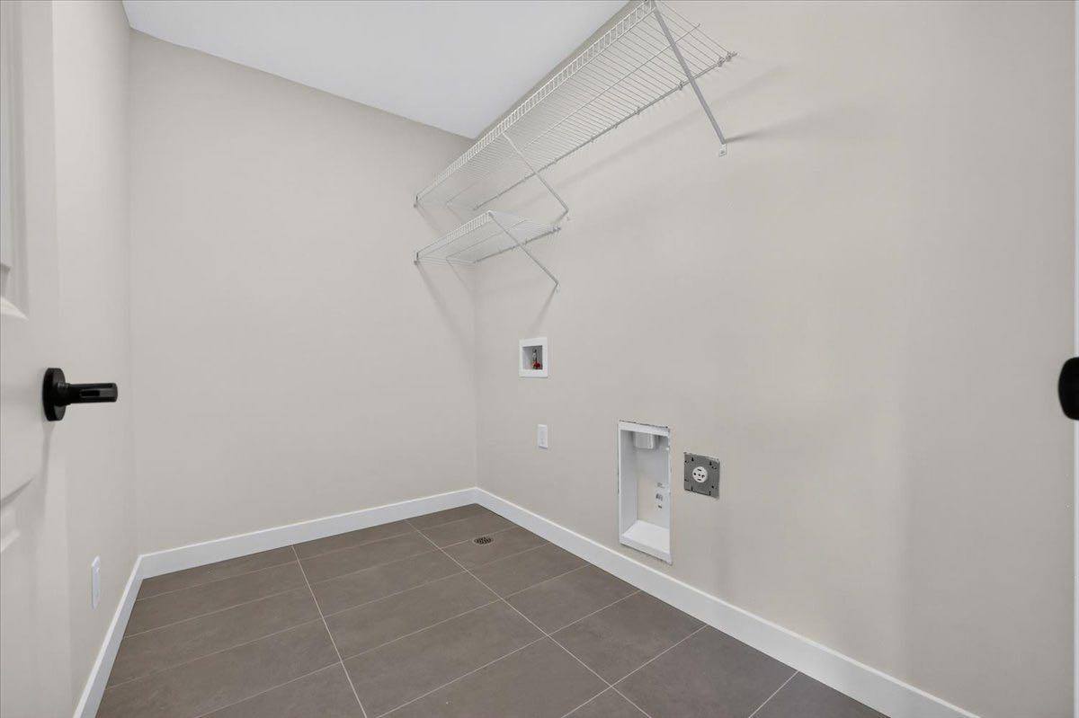 13 Emberside Grove 