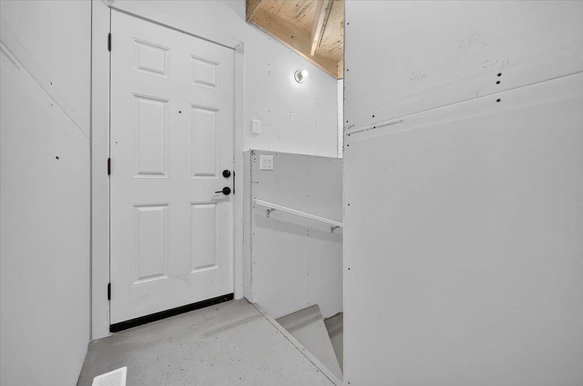 13 Emberside Grove 