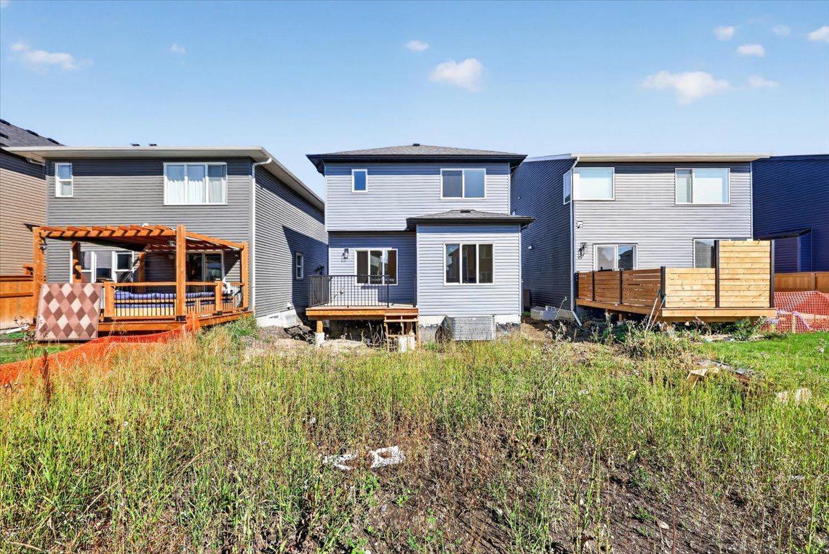 13 Emberside Grove 