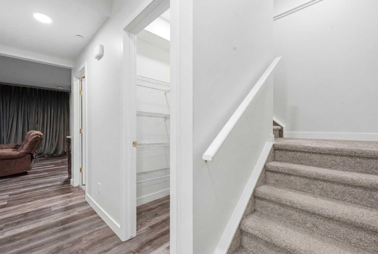 22 Howse Mount NE