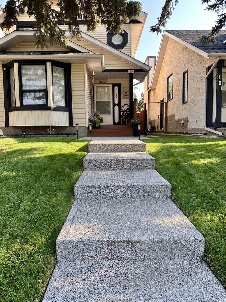 99 Tararidge Close NE