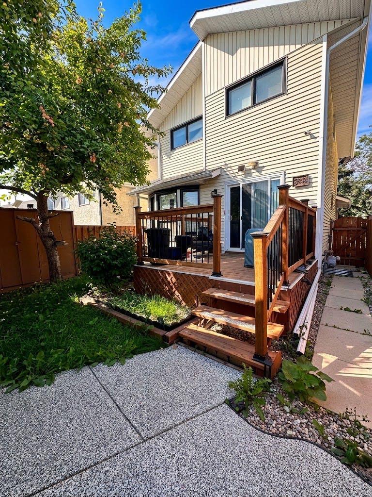 99 Tararidge Close NE