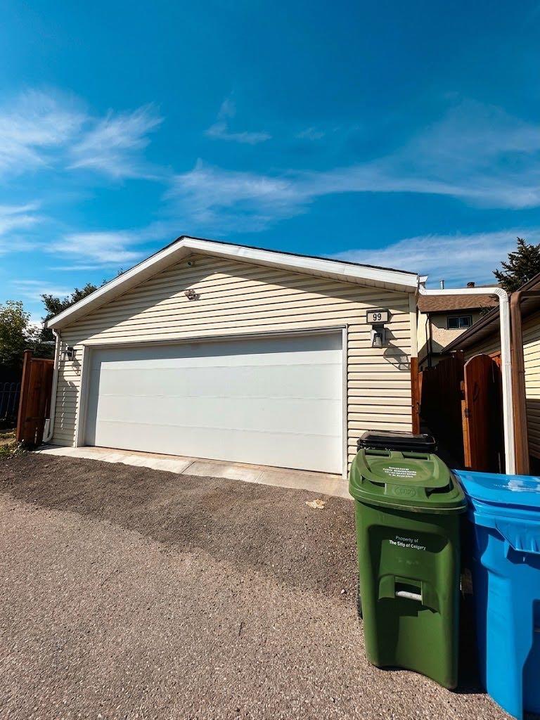 99 Tararidge Close NE