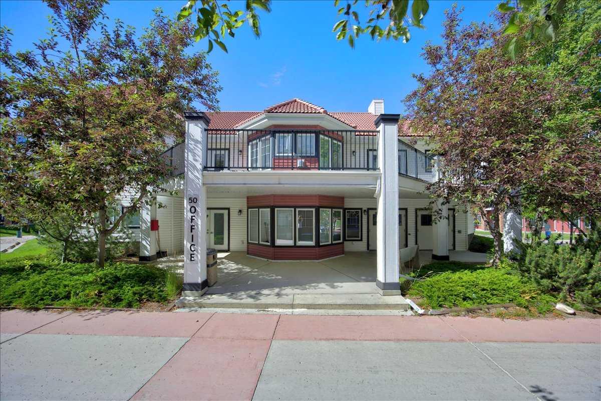 218, 30 Royal Oak Plaza NW