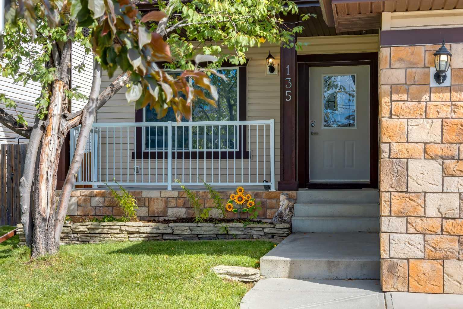 135 Hawkmere View 