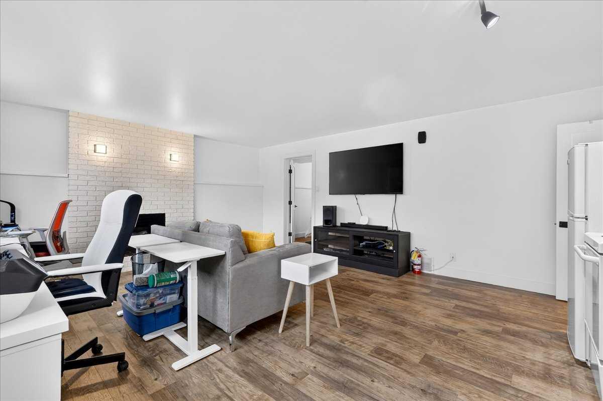 1703 107 Avenue SW