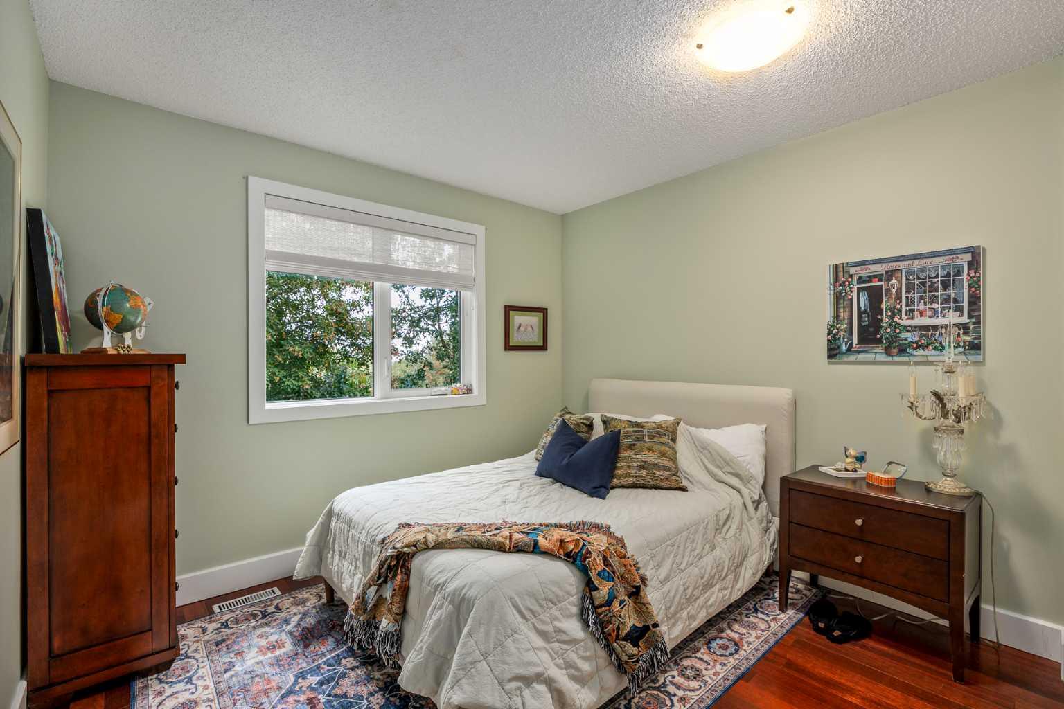 12066 Diamond View SE